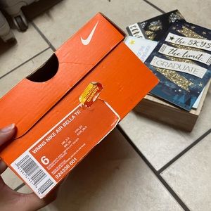 Nike air bella tr burgandy ash